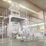 Един комплект автоматична машина за опаковане на перилен препарат на прах от 1-3,5 кг, готова за доставка.